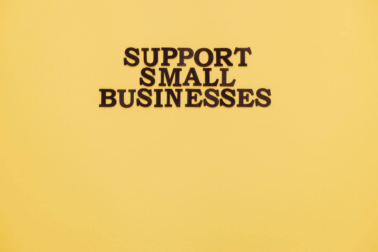 why-choose-us Inspirational image with 'Support Small Businesses' text on a warm yellow background.